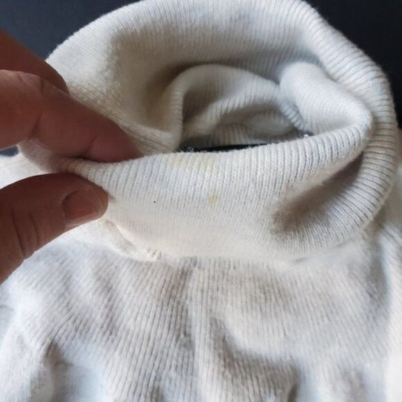 Vintage Woolrich Cream Turtleneck - Picture 3 of 8